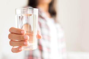 Як привчити себе пити воду - топ способів для вироблення корисної звички