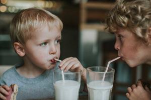 Молоко - ключовий поживний продукт в раціоні людини